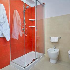 5 bedroom villa with infinity pool, Castellammare del Golfo, sleeps 9